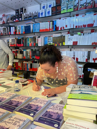 Dos exalumnas de la facultad firman sus primeras novelas en la Feria del  libro de Madrid – Infoactualidad
