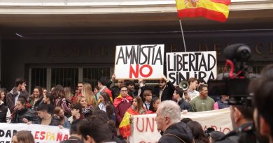 Protesta estudiantil contra la amnistía en la Facultad de Derecho
