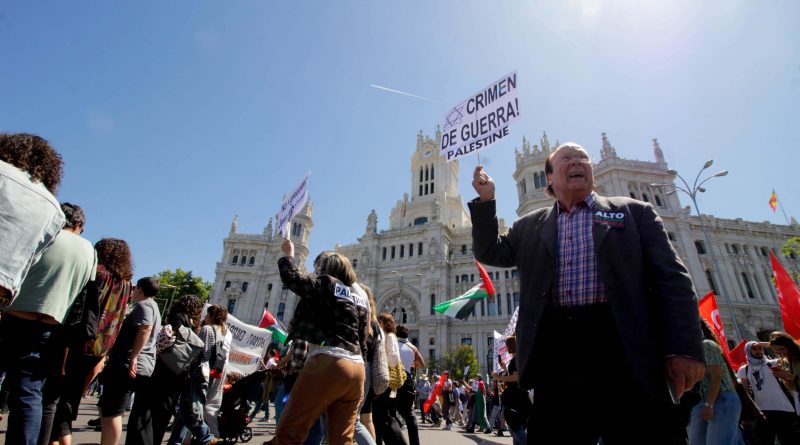 Cientos de personas exigen el cese del comercio de armas de España con Israel