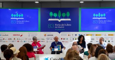 Literatura y deporte se funden en una mesa redonda con Pierre Assouline, Leila Guerriero y Miguel Pardeza en la inauguración de la Feria del Libro de Madrid
