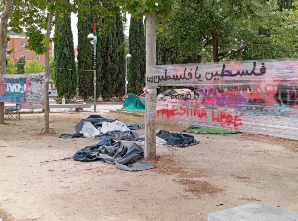 La Acampada por Palestina llega a su fin y se levantan las tiendas de la explanada del edificio del vicerrectorado de la Universidad Complutense de Madrid